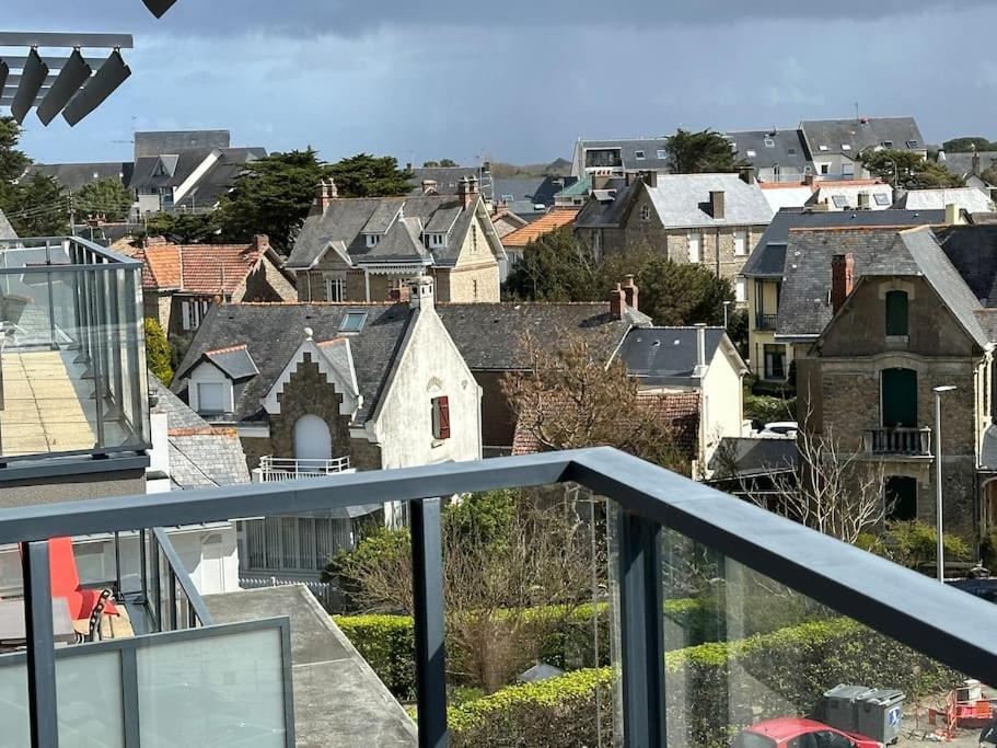 Apartment Vue Avec Piscine Et Parking Pornichet