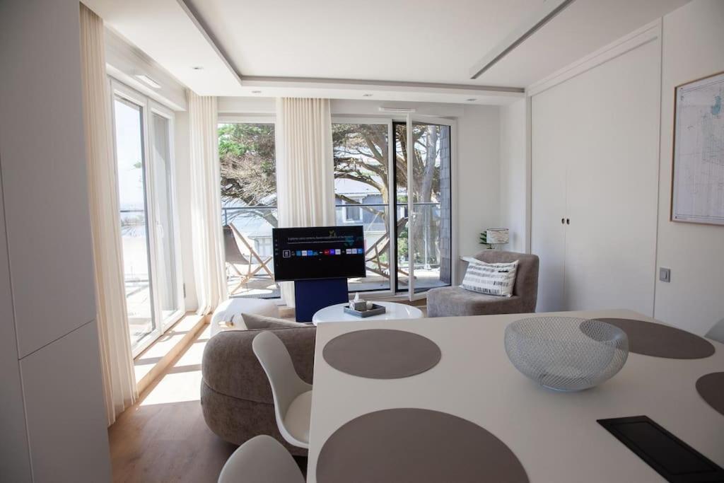 Apartment Vue Avec Piscine Et Parking