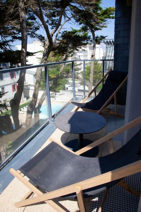 Vue Avec Piscine Et Parking * Pornichet